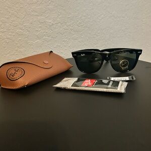 NEW RAY-BAN WAYFARER SUNGLASSES